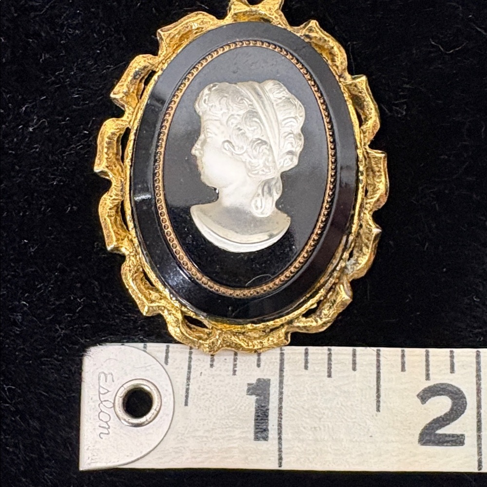 Cameo necklace - Picture 8 of 8